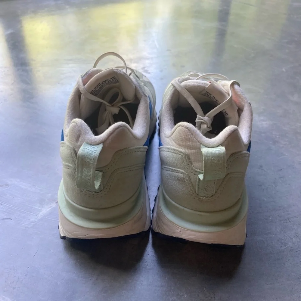 Women’s Size 9.5 Blue Nike Air Max
